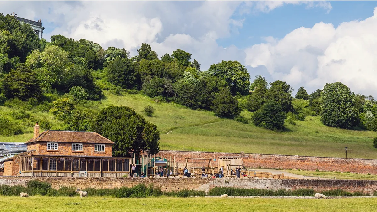 Ricky Gervais and Peppa Pig take over the Swan...