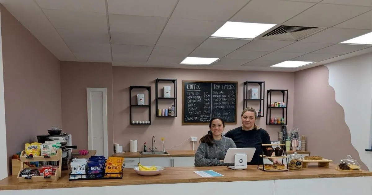 Art, Apples & Afghan Feasts 🍎